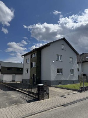 Großzügiges Einfamilienhaus mit Sauna, Doppelgarage und Hobbyraum – modernisiert & bezugsfertig