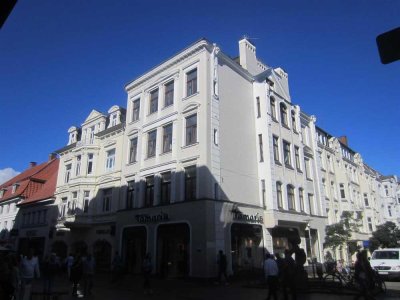 Zentrale 4,0-Zimmer-Wohnung, Holm 27, 2.OG
                ! Bitte bewerben Sie sich online !