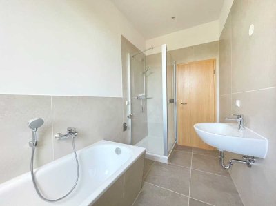 Top modernisierte 3-Zi.-Wohnung mit Tageslichtbad, Eichenparkett im Wohnzimmer sowie opt. Stellplatz