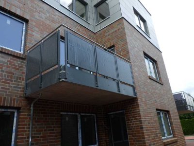ERSTBEZUG / PROVISIONSFREI: Tolle, moderne 2-Raum-Wohnung mit Balkon und Stellplatz