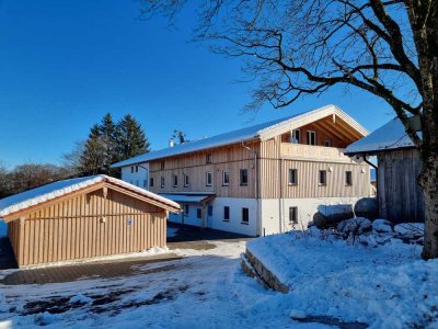 "Provisionsfrei für Käufer" Ruhige und großzügige 4 Zimmer DG Wohnung mit West-Loggia