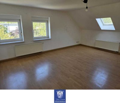 Großzügige 3-Zimmerwohnung unterm Dach in ruhiger und grüner Lage!