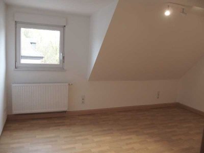 Berufstätige Einzelperson gesucht !! Schöne helle, moderne 2-Zi.-Whg. in ruhiger Lage...