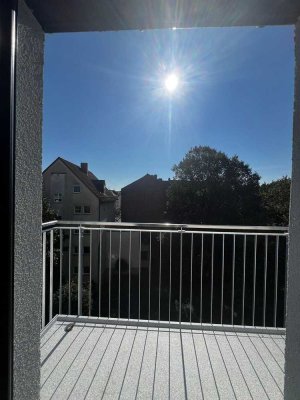 Helles Zimmer in 3er-WG zu vermieten (Balkon, Internet inklusive)-ab Sofort/September
