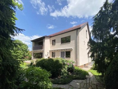 Elegante 4-Zi-Wohnung, mit EBK, Garten, Terrasse, weiteren Möbeln, in Herzen von Laufamholz