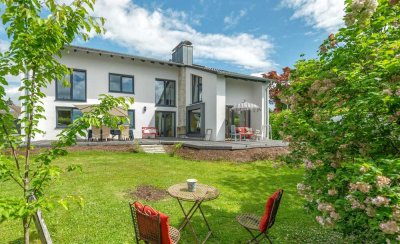 Klassik trifft Moderne! Sanierte Villa mit großem Grundstück in ausgesuchter Lage.