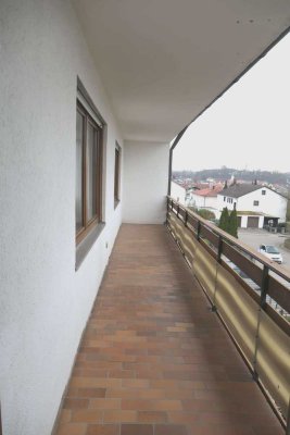 4-Zimmerwohnung im 1. Stock mit Balkon und Garage in ruhiger Siedlungslage!