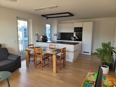 Exklusive 4-Zimmer-Wohnung mit gehobener Innenausstattung mit Balkon und EBK in Vaterstetten