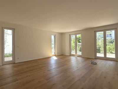 Neubau: 4-Zimmer-Wohnung mit eigenem Garten und Küche