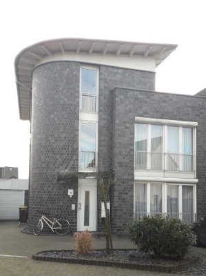 Attraktive 4-Zimmer-Maisonette-Wohnung mit Dachterrasse und Balkon in Dormagen-Nievenheim