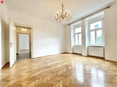 Moderne Altbauwohnung mit Fischgrätparkettböden