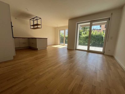 NEUWERTIGE 3-ZIMMERGARTENWOHNUNG MIT TERRASSE, 2 TG-STELLPLÄTZE UND EINBAUKÜCHE  IN LANDSHUT