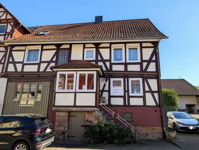 Spangenberg-Mörshausen:: Geräumiges Wohnhaus mit großem Garten-3 Garagen und Lager
