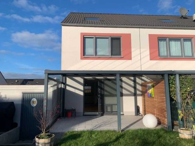 GELSENKIRCHEN, Top Reihenendhaus + Garage; Bj. 2017 mit ca. 110 m² Wfl. 4-5 Zi., Terrasse und Garten