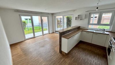 Zentral und doch ruhig gelegene 2 Zimmer EG Wohnung mit großer Terrasse und eigenem Garten