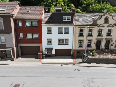 NEU: Ein Haus mit zwei Wohnungen, Doppelgarage und Terrasse zu verkaufen im schönen Altena!!!
