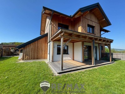 "Ökologisches Holzhaus im Chalet-Stil – Luxus trifft Nachhaltigkeit!"