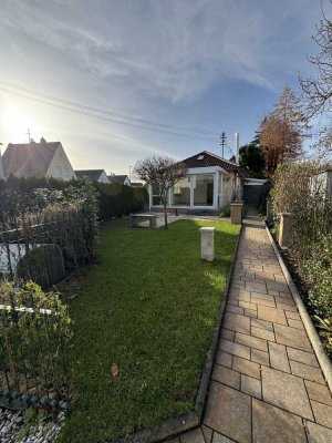 Gepflegter und modernisierter Bungalow in ruhiger Lage // EBK, Garten, Terrasse