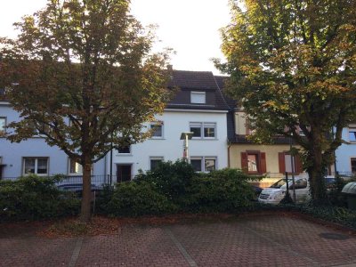 Charmantes Dreifamilienhaus mit idyllischem Garten in zentraler, ruhiger Lage