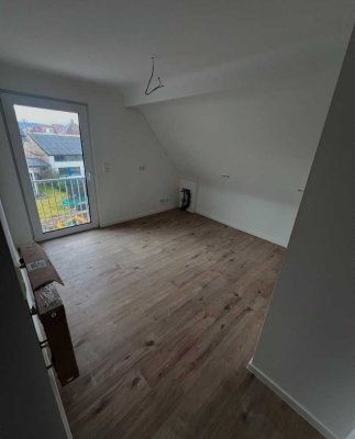Kernsaniert & modern – 2-Zimmer-Dachgeschosswohnung mit ca. 60 m² in Durmersheim zur Miete!