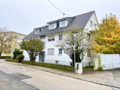 Renovierte 3-Zimmer Hochparterre-Wohnung mit großzügigem Schnitt, Balkon, Garage, neuer Einbauküche