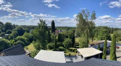 Kernsanierte 3-Zimmer-Dachgeschosswohnung mit geh. Innenausstattung und Balkon, kein Wohnblock