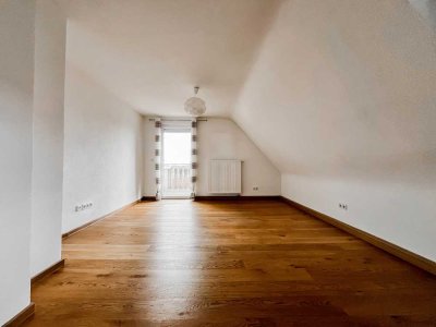 Charmante, hochwertig sanierte Wohnung mit Balkon in ruhiger Lage