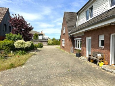 Zweifamilienhaus mit idyllischem Grundstück und Solaranlage