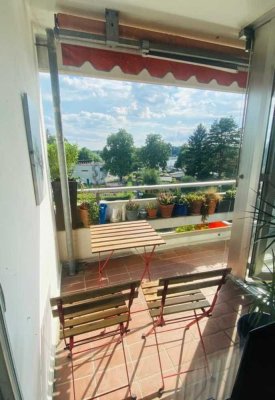 Möblierte 1,5-Raum-Terrassenwohnung mit Balkon und Einbauküche in Berlin