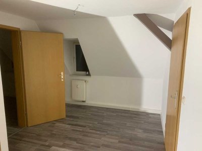 SCHÖNE 3-Raum-Wohnung Dachgeschoß, Nähe Zentrum Werdau, ca. 75 qm