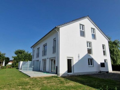 Erstbezug! Moderne Doppelhaushälfte - Ruhig + sonnig gelegen & perfekt für Familien oder Pendler