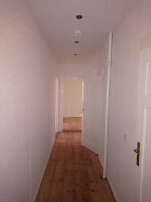 Helle sanierte Wohnung mit super Schnitt - gr. Bad + Küche