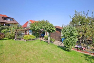 Platz für Träume: Doppelhaushälfte mit Garage und sonnigem Garten in Grünwettersbach