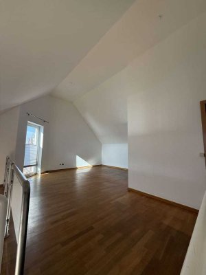 Rheinpanorama trifft Wohnqualität – Maisonettewohnung mit TG-Stellplatz in Duisburg-Homberg