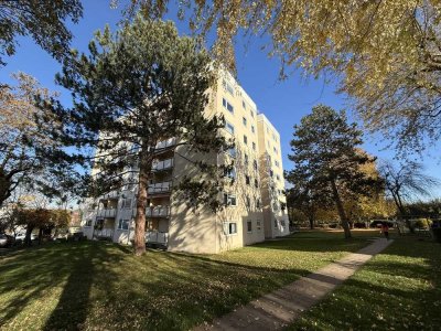 geräumige Wohnung im 1.OG mit Balkon und Blick in die eigene Grünanlage