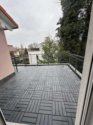 DG Wohnung mit großzügiger Terrasse  im Grünen - Neubau