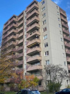 3 Zimmerwohnung mit Balkon gegenüber UMG