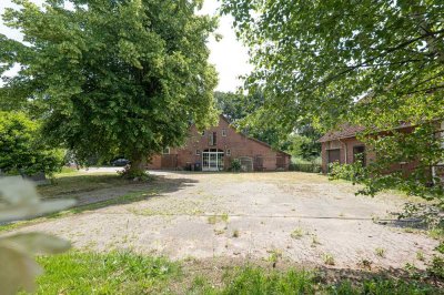 Idyllisches Landleben am See – Resthof mit Nebengebäuden und Weidefläche!