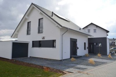 Neuwertiges Einfamilienhaus mit Garage und Einbauküche in Rheinböllen