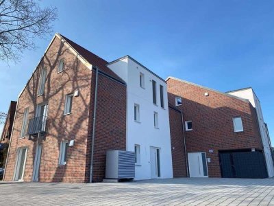 Exklusive 3 Zi.-Dachgeschosswhg. inkl. EBK, Loggia & Stellplatz.