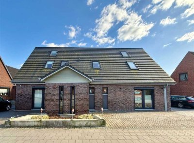 Neubaugleiche, hochwertige Maisonette-Wohnung mit Terrasse und Außenstellplatz // Kiel-Russee
