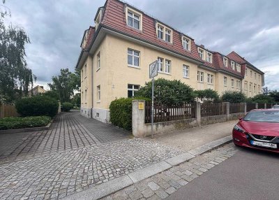 Wohnen mit Flair: 2-Zimmer-Wohnung in historischem Mehrfamilienhaus in Radebeul