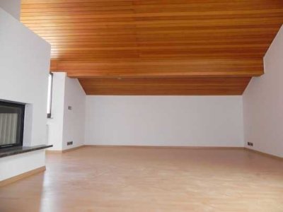 4-ZimmerDachgeschoßwohnung mit Kamin