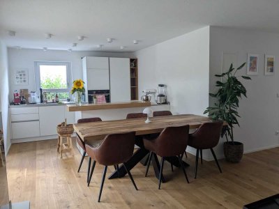 Neuwertige 3,5-Zimmer-EG-Wohnung mit Terrasse, Garten und EBK in Tamm