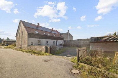 Viel Platz zum Leben und Arbeiten – Anwesen mit Halle und großem Grundstück