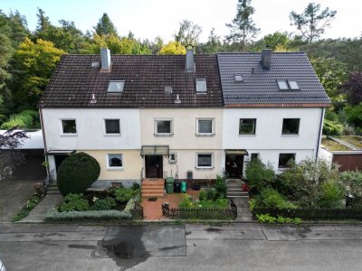 Charmantes Reihenmittelhaus mit Sanierungsbedarf am Waldrand