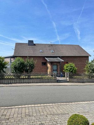 Schönes Haus mit sieben Zimmern in 53945 Blankenheim-Dollendorf (Kreis Euskirchen)