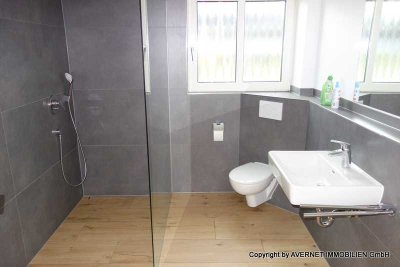 +++ AVERNET - 3,5 ZI. WOHNUNG IM EG MIT BALKON UND CARPORT +++