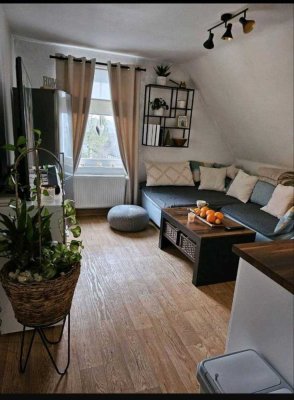 zentrales Dachgeschoss-Appartment mit Einbauküche, Tageslichtbad und schöner Aussicht