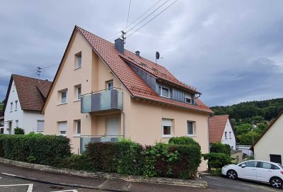 Schöne, renovierte 2,5-Zimmer-Dachgeschosswohnung in Winnenden